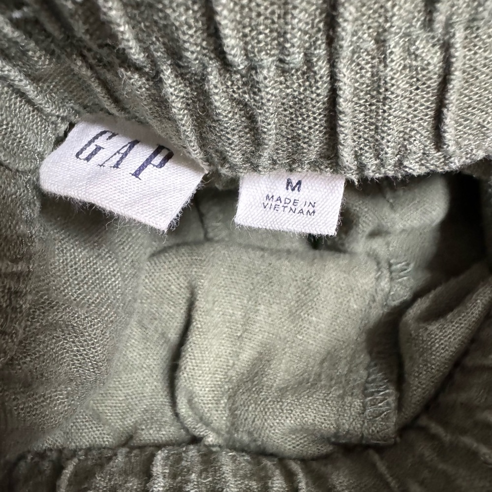 GAP Shorts - Picture 3 of 3